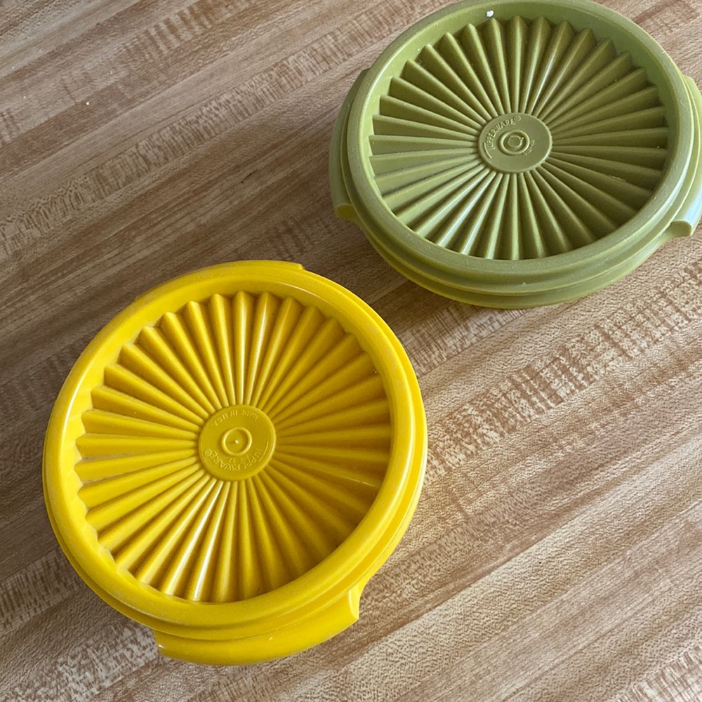 Set of 2 vintage Tupperware yellow and green